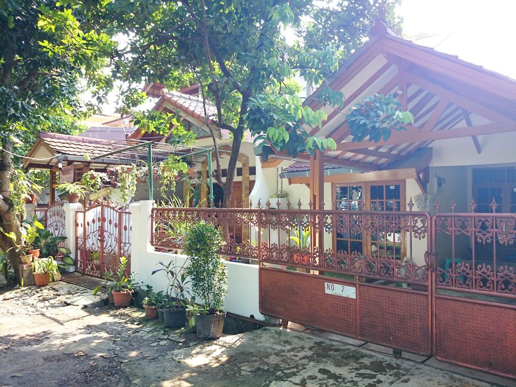 Hostel Bogor Dış mekan fotoğraf